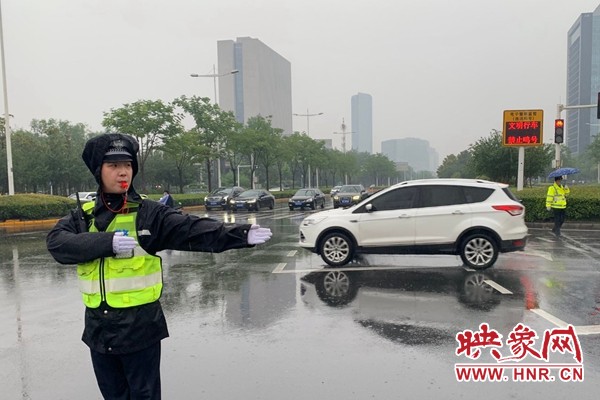 降雨不断 郑州警方切实做好各项防汛抢险保障工作