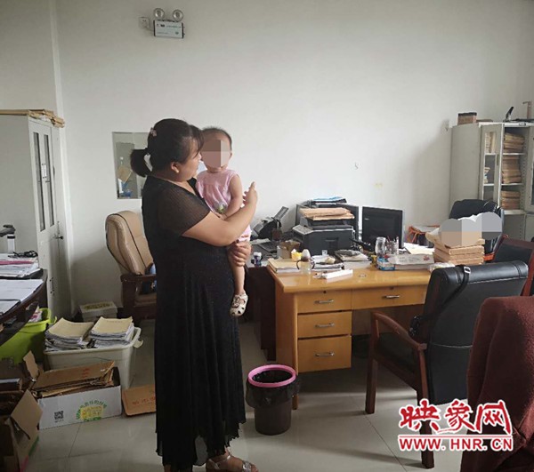 许昌建安法院干警当起“临时妈妈” 彰显司法温情